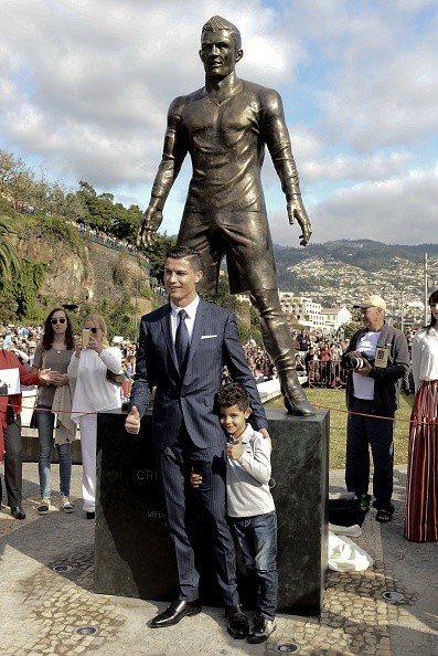 real-madrid-forward-cristiano-ronaldo-has-statue-in-portugal.jpg