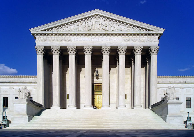 should supreme court cases be italicized