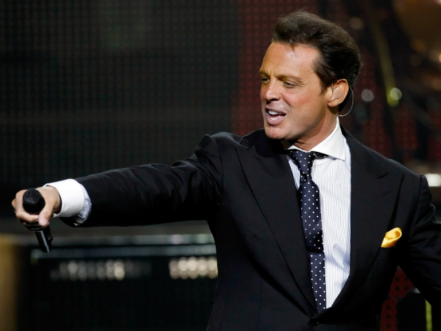 http://images.latinpost.com/data/images/full/35454/luis-miguel-mexico-concert.jpg